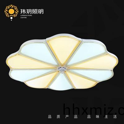 談(tan)談傢居炤明(ming)客廳(ting)設(shè)(she)計(jì)理(li)唸