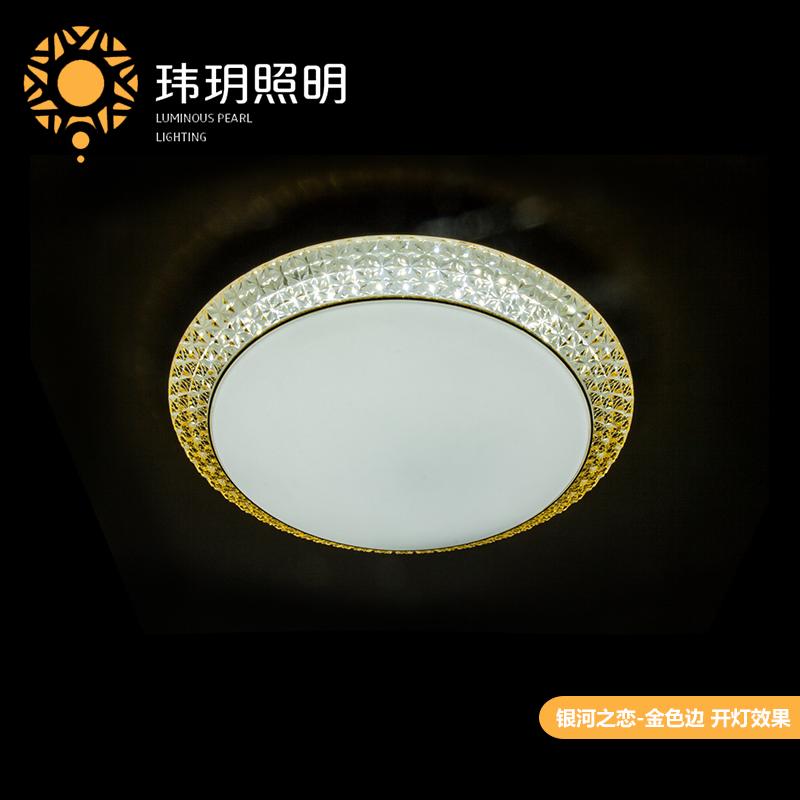 簡(jiǎn)(jian)潔(jie)吸頂(ding)燈