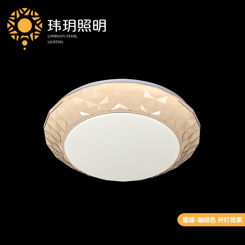 簡約(yue)吸頂燈(deng)